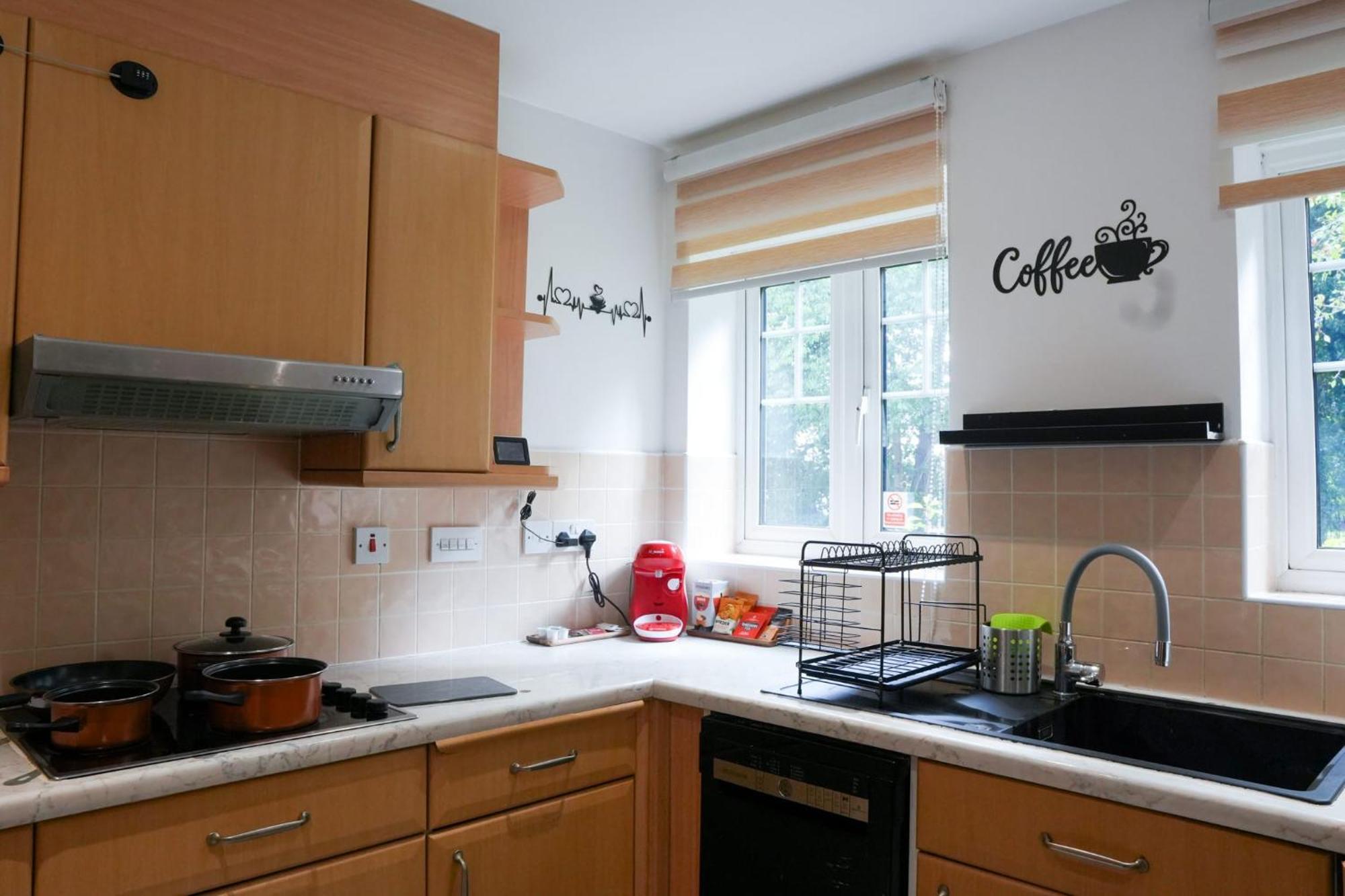 Whole 2-Bed Apartment - Contractors, Professionals, Ulez Free, Free Parking, B'Ham City 10Mins Birmingham Eksteriør bilde