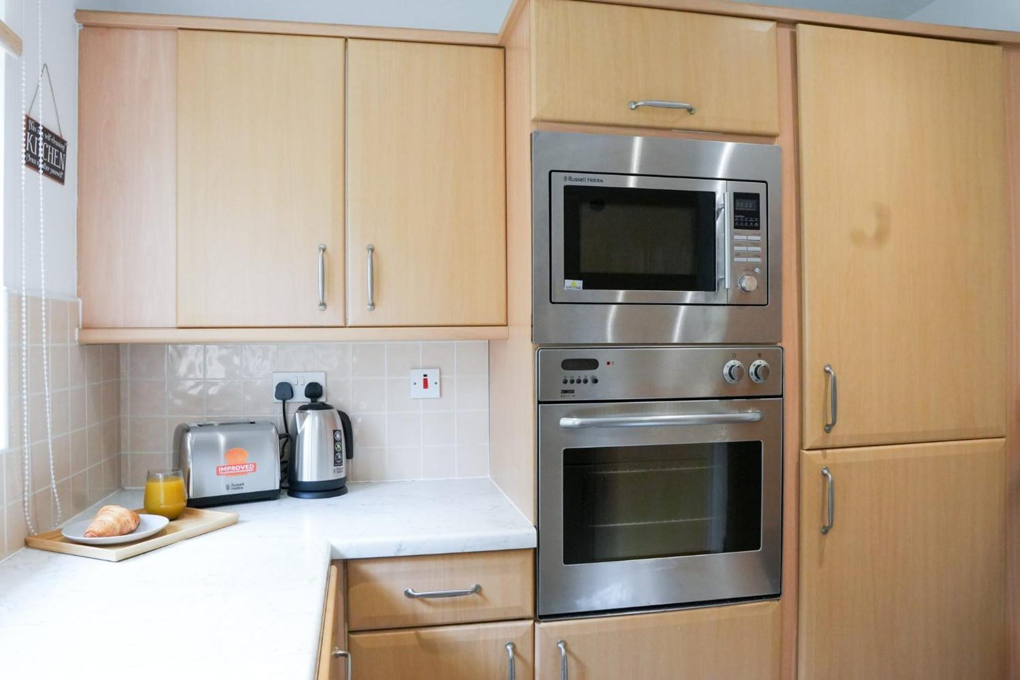 Whole 2-Bed Apartment - Contractors, Professionals, Ulez Free, Free Parking, B'Ham City 10Mins Birmingham Eksteriør bilde