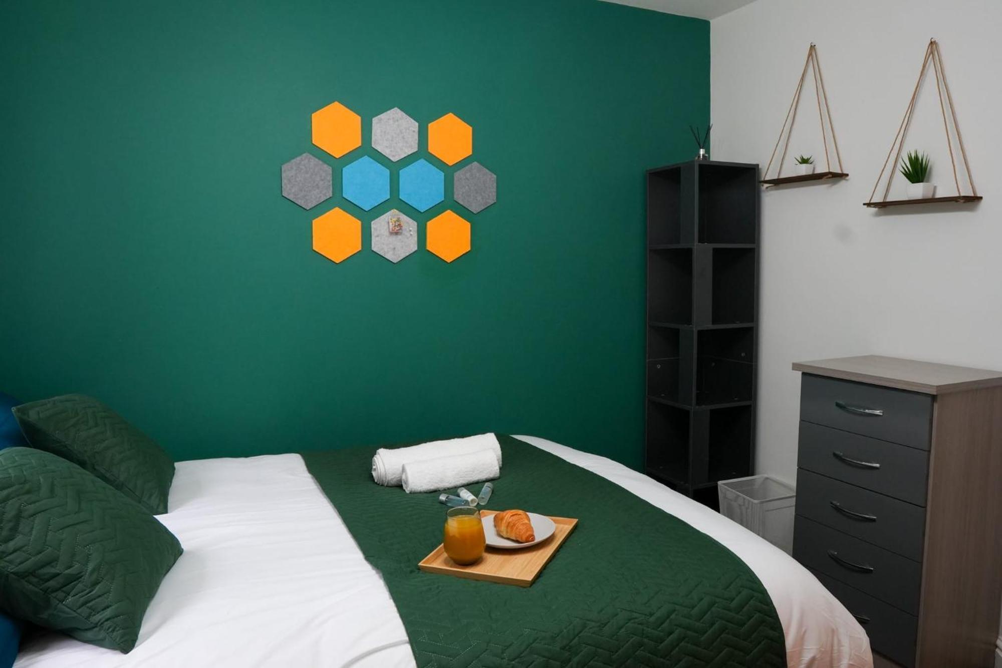 Whole 2-Bed Apartment - Contractors, Professionals, Ulez Free, Free Parking, B'Ham City 10Mins Birmingham Eksteriør bilde
